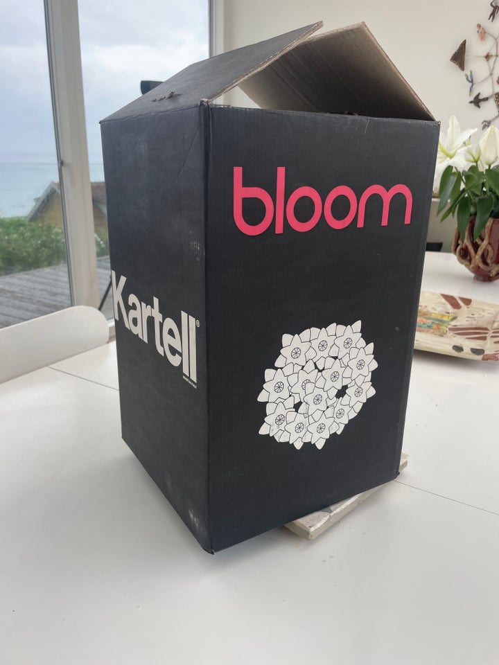 Anden arkitekt, Kartell Bloom S2-