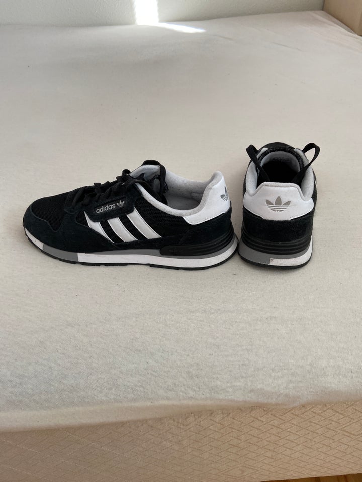 Adidas sko str 43 1/3