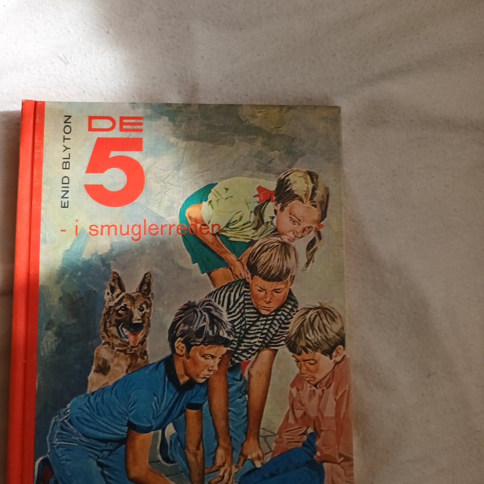 De 5- i smuglerreden, Enid Blyton