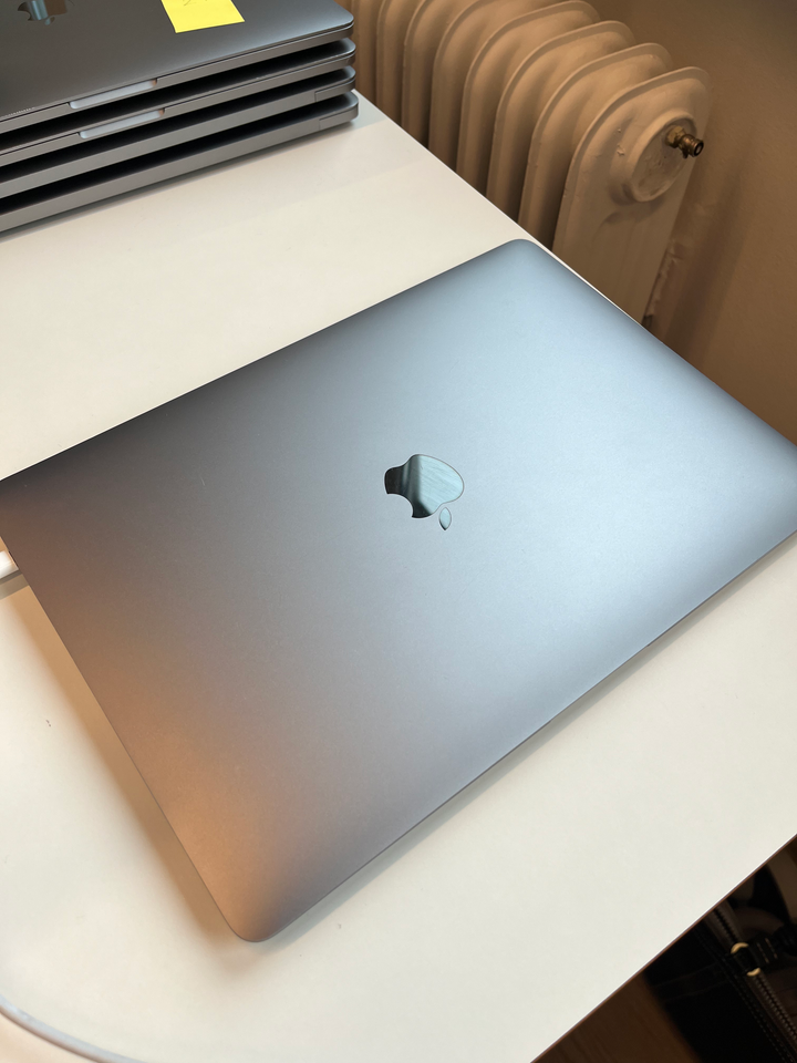 MacBook Air, A2337 (EMC 3598), 16 GB