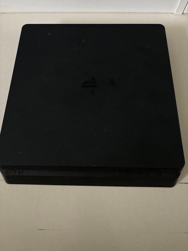 Playstation 4 slim line, PS4