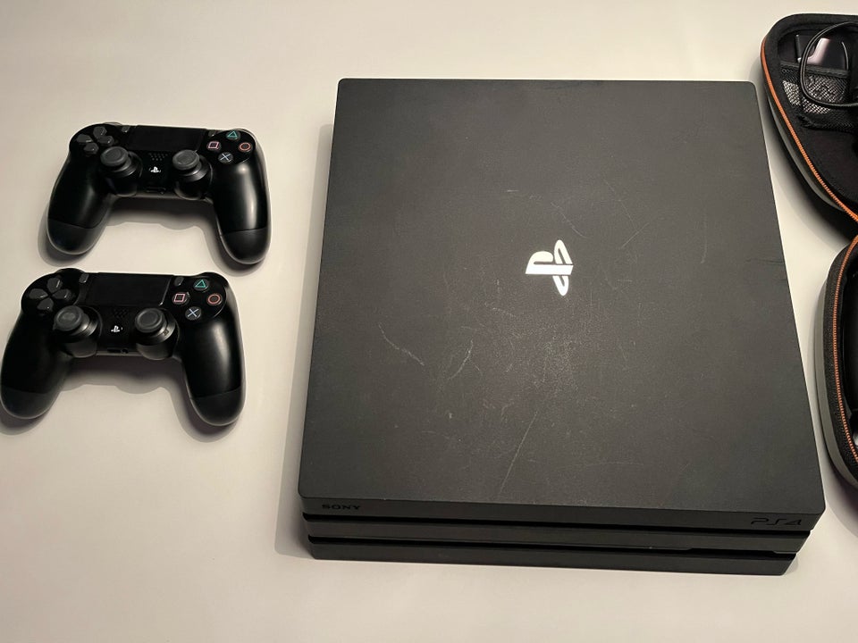 Playstation 4 Pro, 1 TB, God