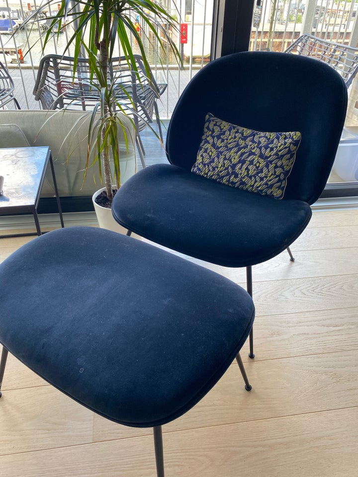 Andet velour Gubi Beetle lounge