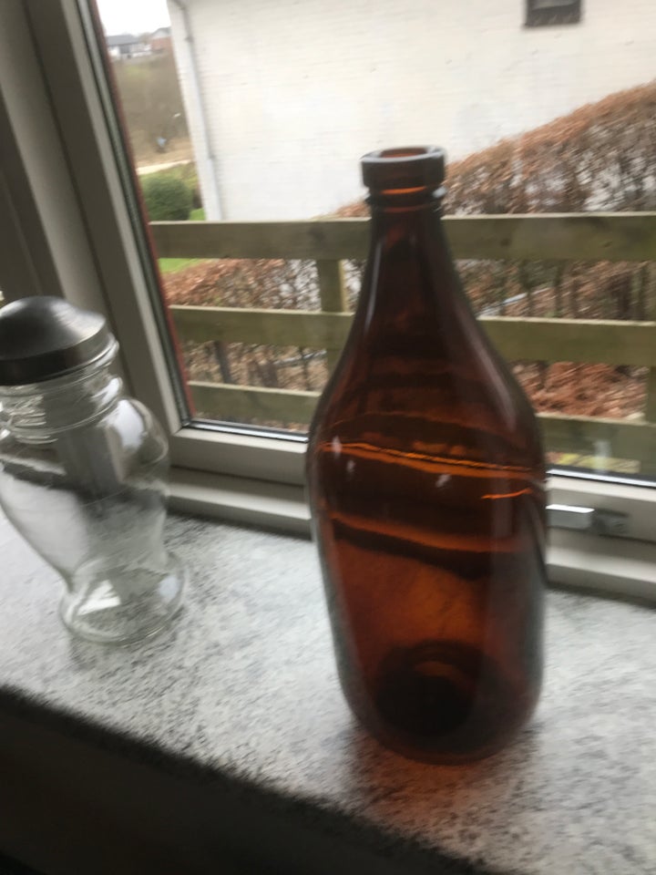 Mælke og ølflaske, Glas