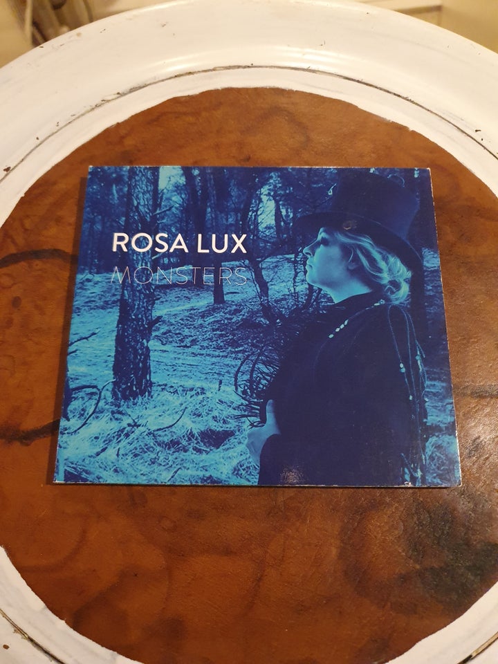 Rosa Lux: Monsters, pop