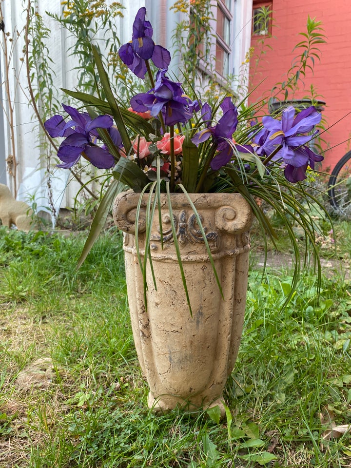 Krukke med kunstige blomster