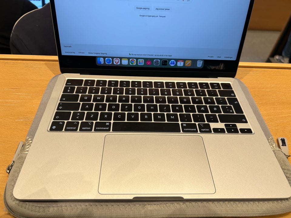 MacBook Air, M3, 8 GB ram