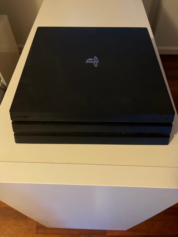 Playstation 4 Pro, 2018, God