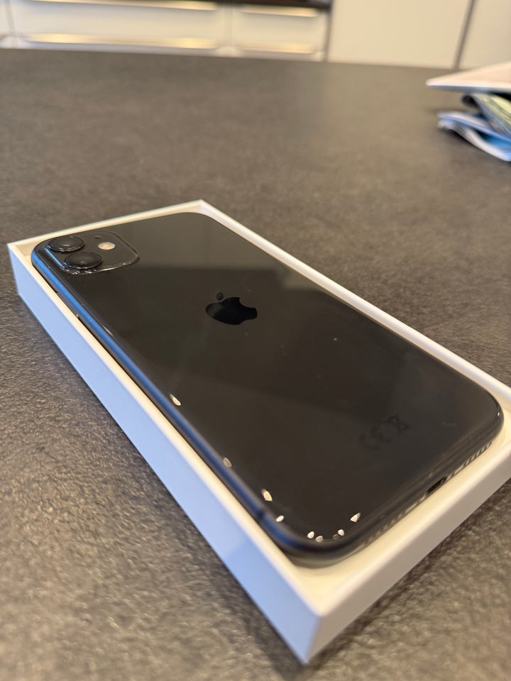 iPhone 11, 128 GB, sort