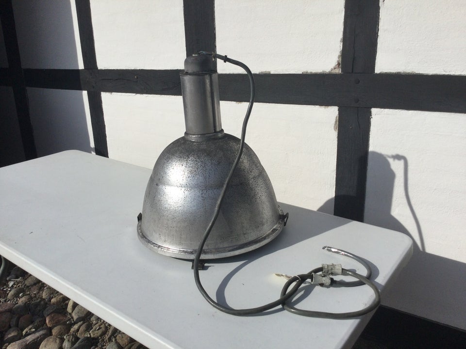 Anden loftslampe, Gammel industri