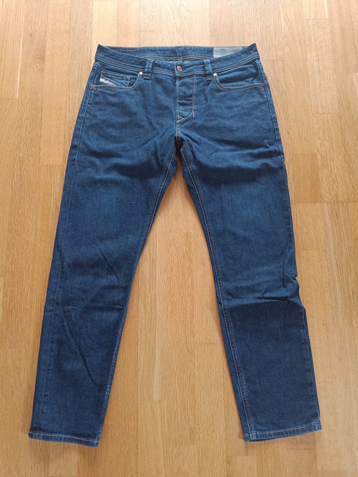 Jeans, Diesel, str. 33