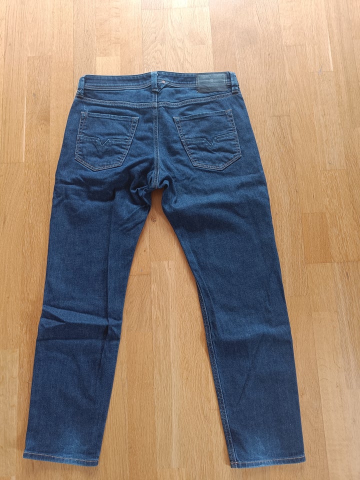 Jeans, Diesel, str. 33