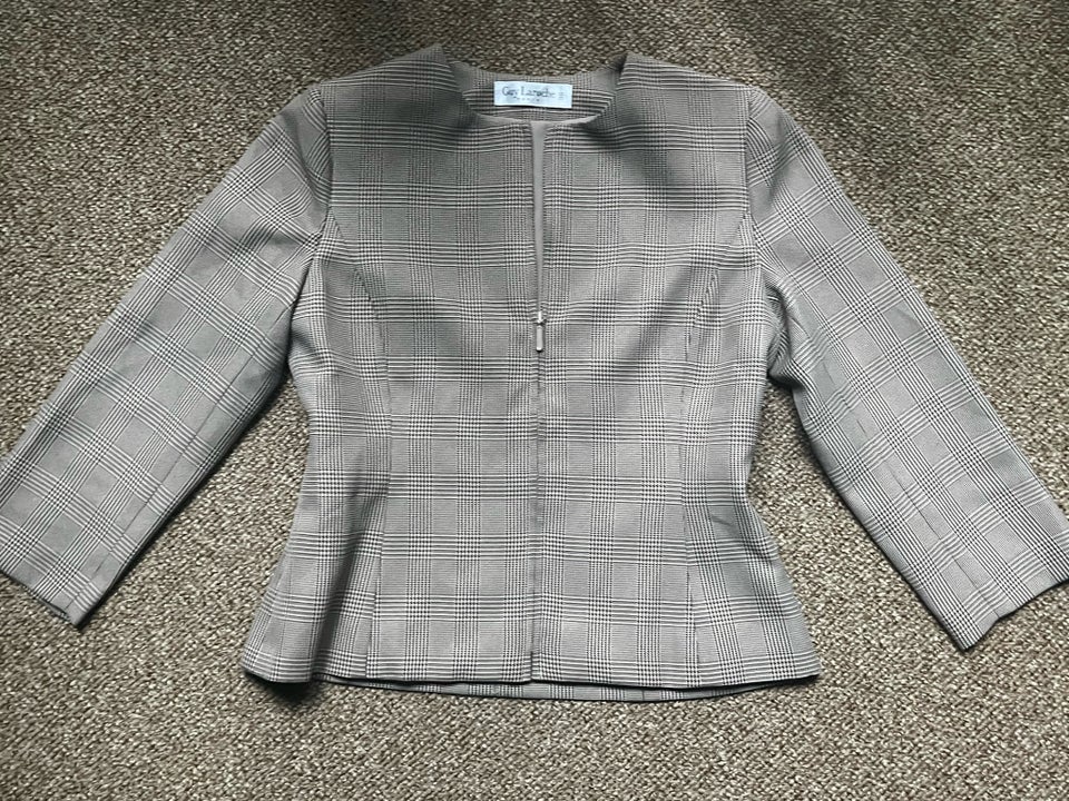 Blazer, str. 36, Guy Laroche