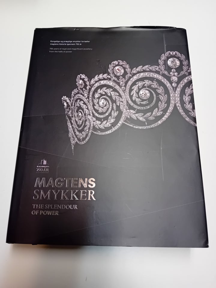 Magtens smykker, Thomas C.