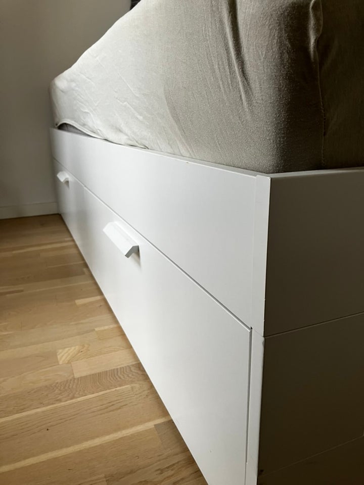 Sengeramme, Ikea Brimnes, b: 186 l: