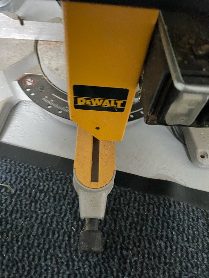 Bordrundsav, DeWalt