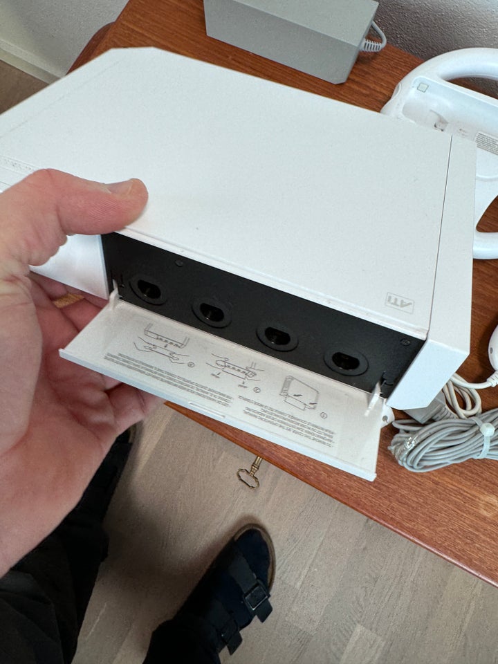 Nintendo Wii, RVL-001, God