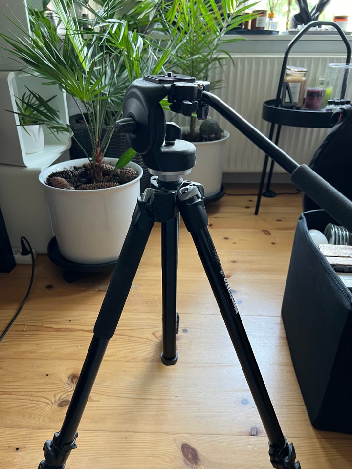 Manfrotto tripod, Manfrotto,