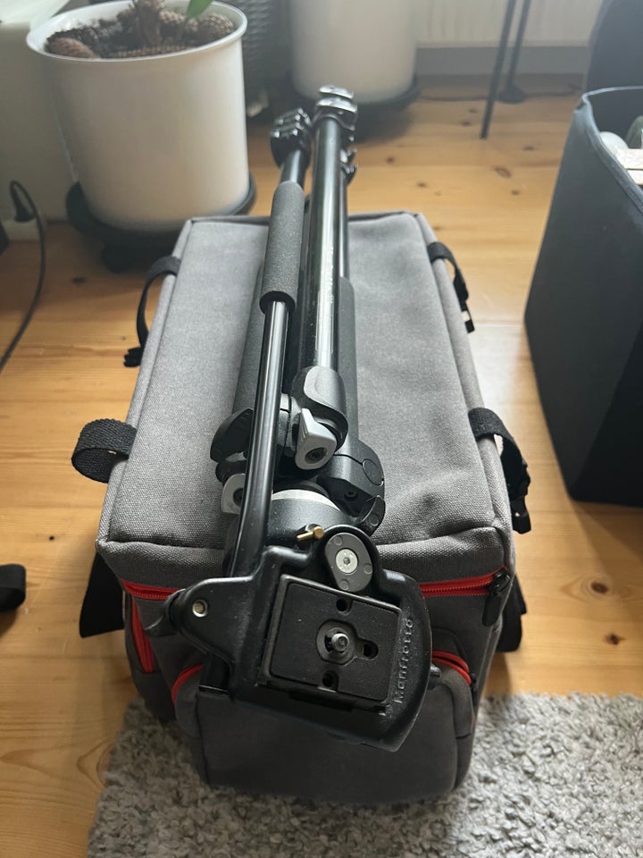 Manfrotto tripod, Manfrotto,