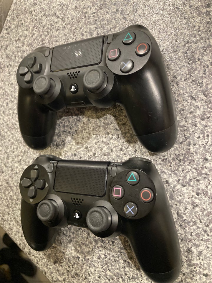 Playstation 4, Ps4 controllere