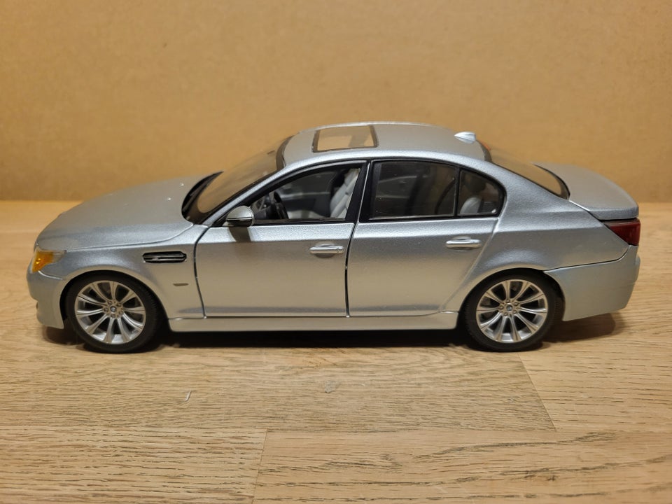 Modelbil, BMW M5 Silver Metallic,