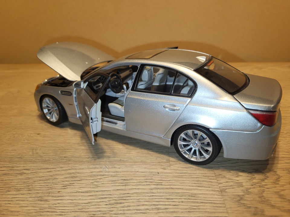 Modelbil, BMW M5 Silver Metallic,