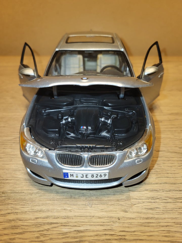 Modelbil, BMW M5 Silver Metallic,