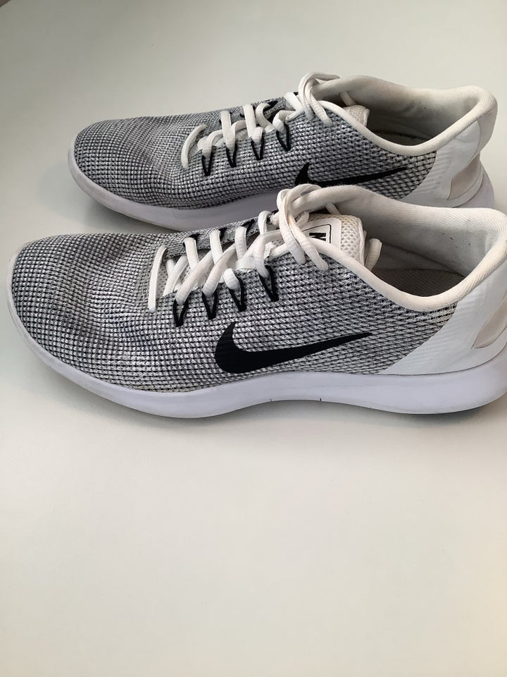 Sneakers str 41 Nike