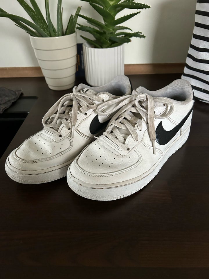 Kondisko, str. 39, Nike Air Force