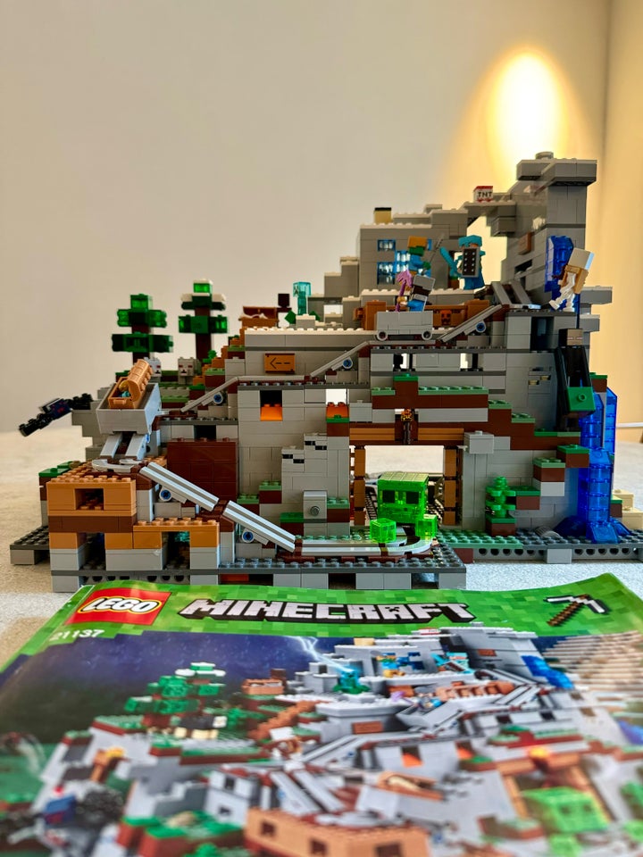 Lego Minecraft, 21137