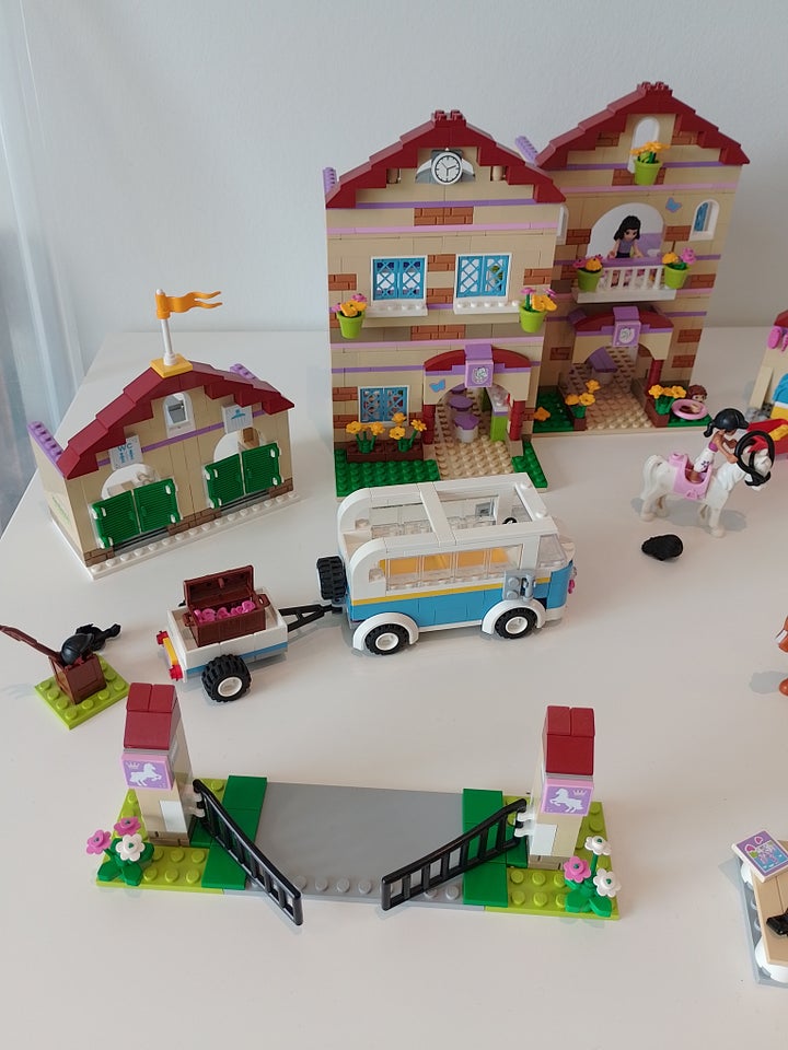 Lego Friends, Sommer rideskole