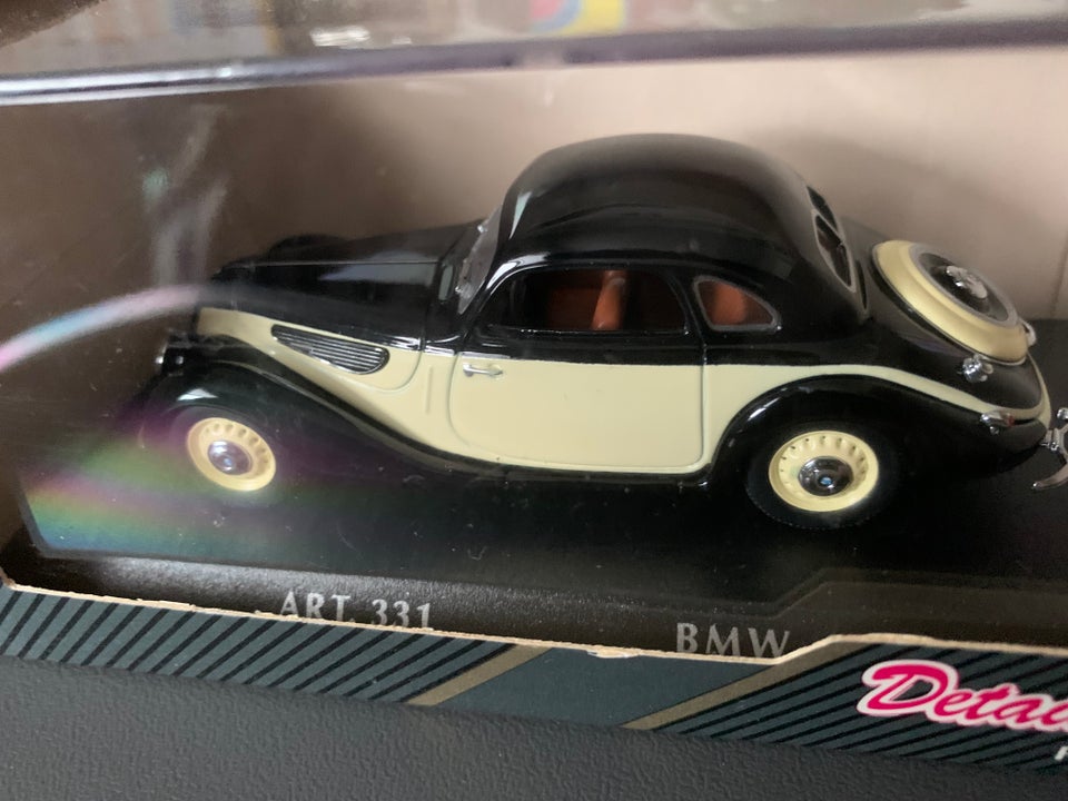 Modelbil BMW 327, skala 1:43