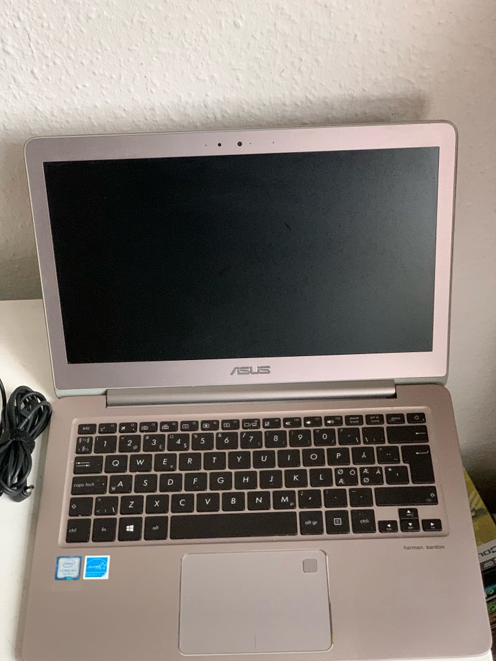 Acer UX330C, Intel Core m3-7Y30