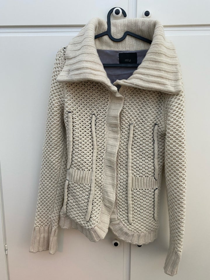 Cardigan, Minus, str. 38