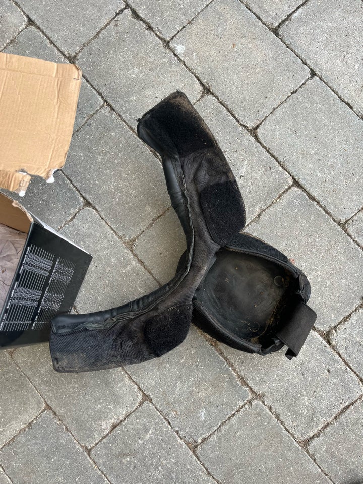 Andet, Boots