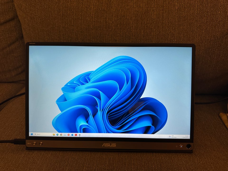 ASUS ZenScreen 156 LED