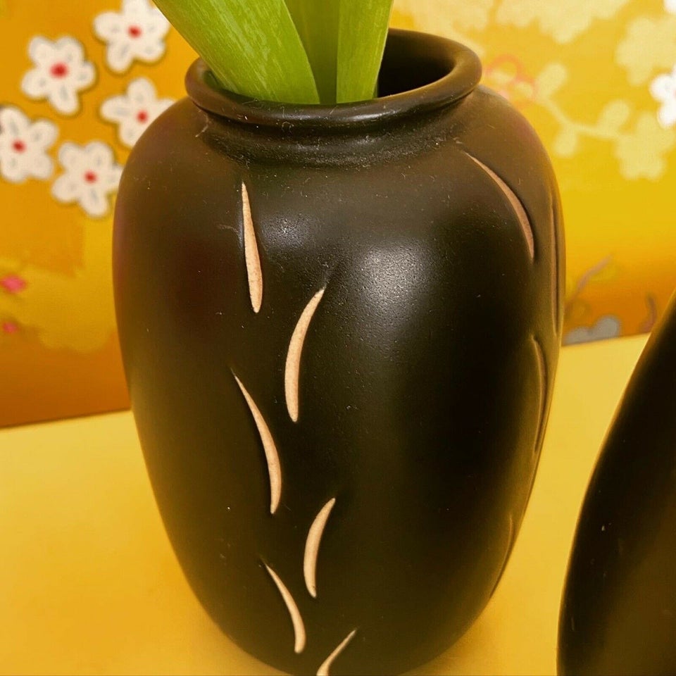 Keramik Sorte små vaser Aksini