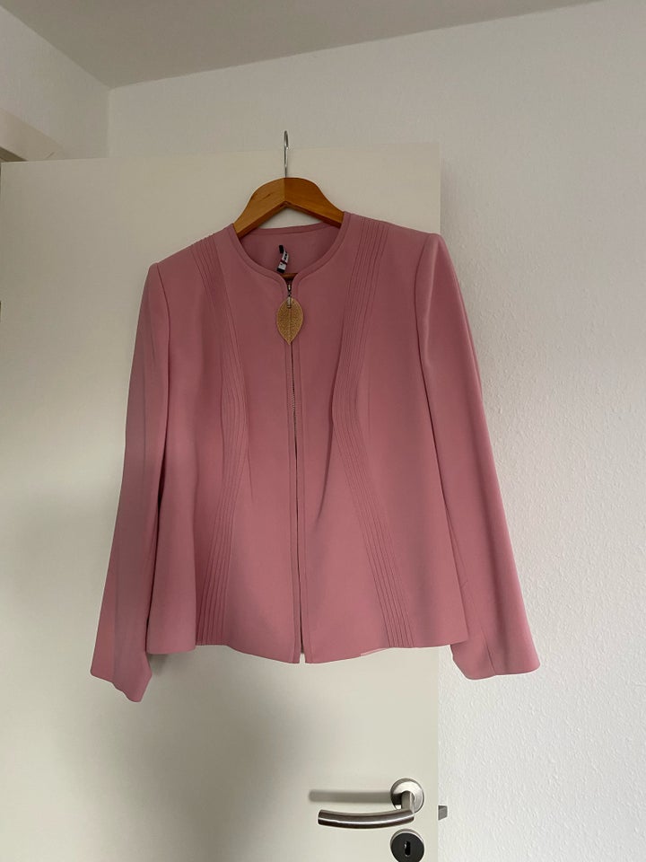 Blazer, str. 52, Gala