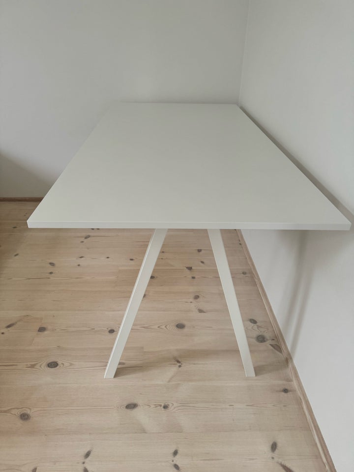 Skrivebord IKEA b: 160 d: 80 h: 75