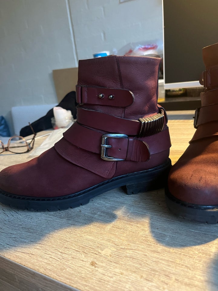 Blandet tøj, Boots + Jacket + Hat,