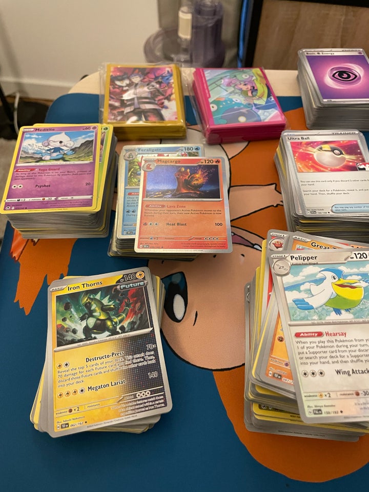 Pokemon cards bulk. +1000 cards and