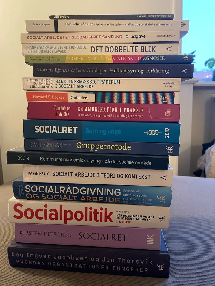 Socialrådgiverbøger sælges til