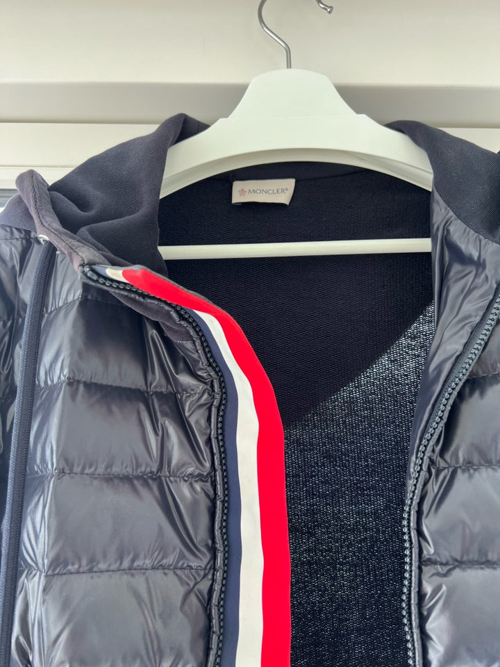 Andet, str. 34, Moncler