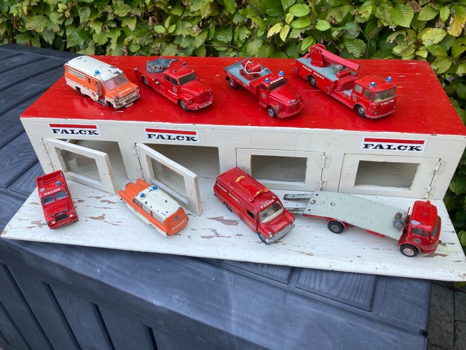 Falck garage med 8 biler