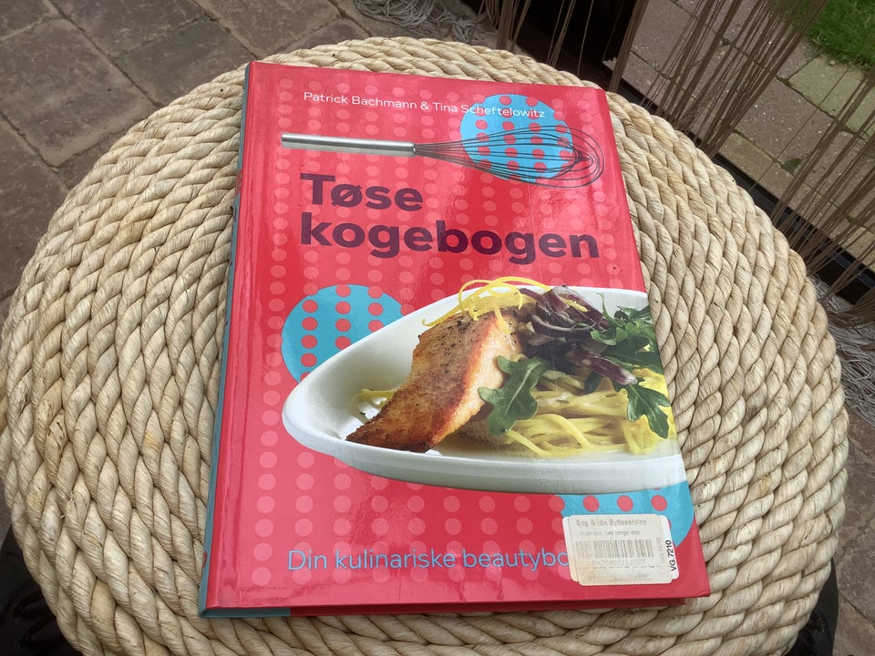 Tøsekogebogen, emne: mad og vin