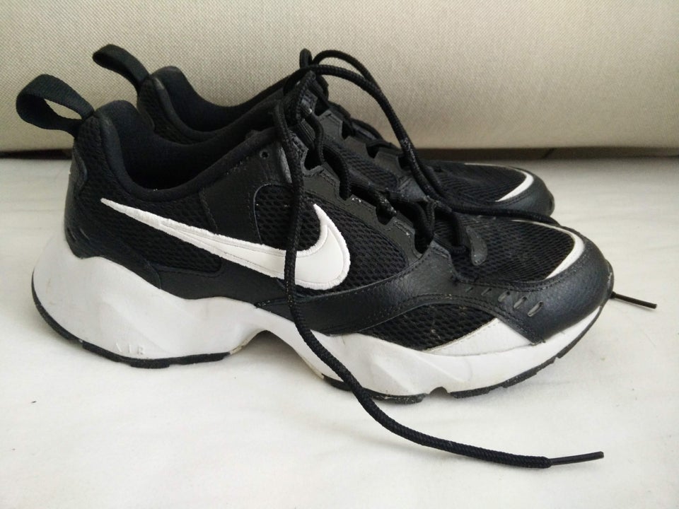 Sneakers str 41 Nike Air Heights