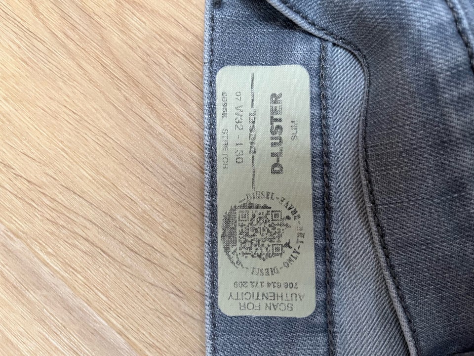 Jeans, Diesel, str. 32