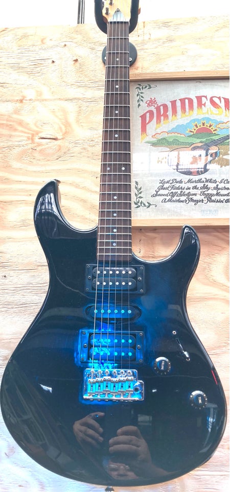 Elguitar, Yamaha ERG 121