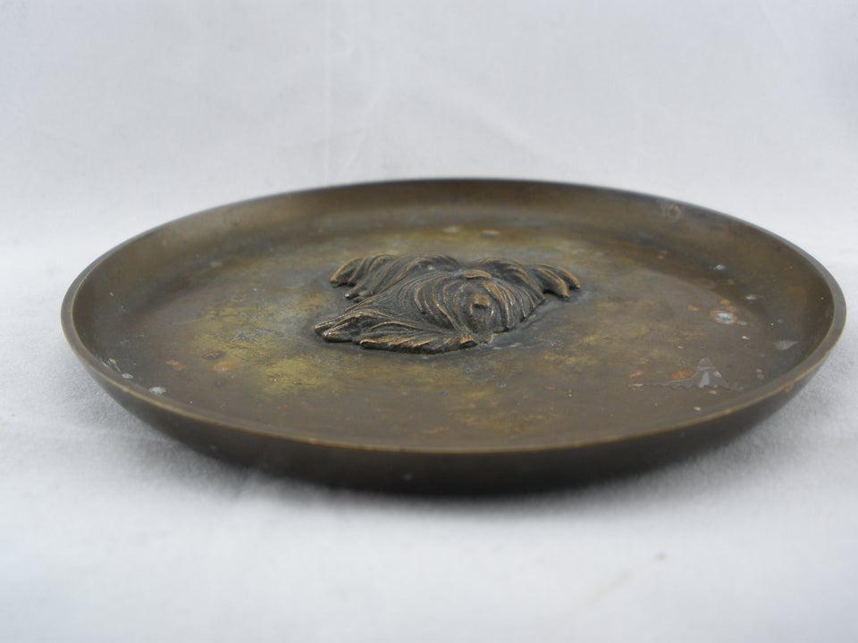 Pin Dish Med Hund I Relief, Nordisk