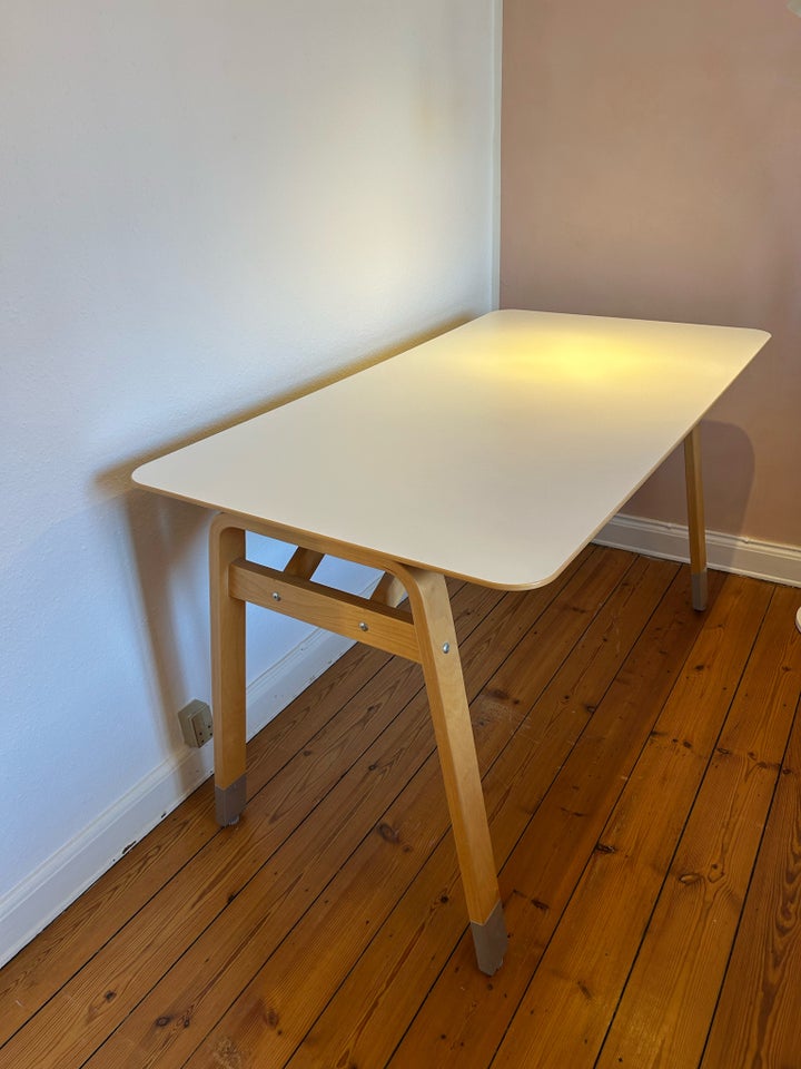 Skrivebord, Ikea, b: 130 d: 70 h: 75